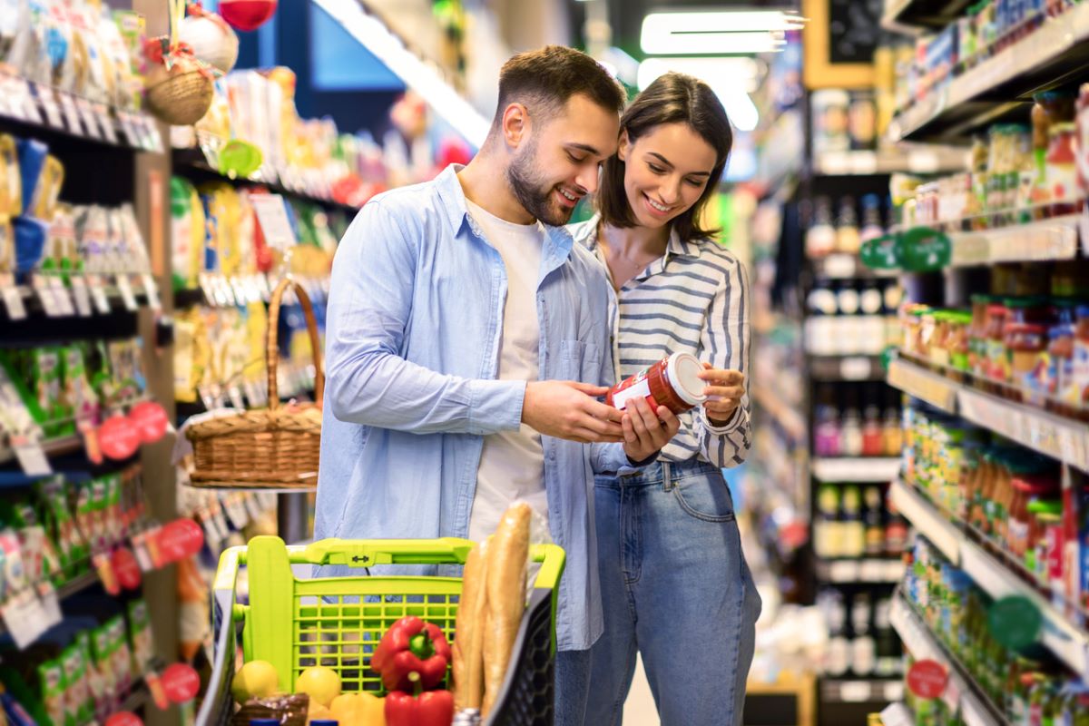 Shopper Supermarket Retail Brick Mortar Store I Stock Prostock Studio 1305333853