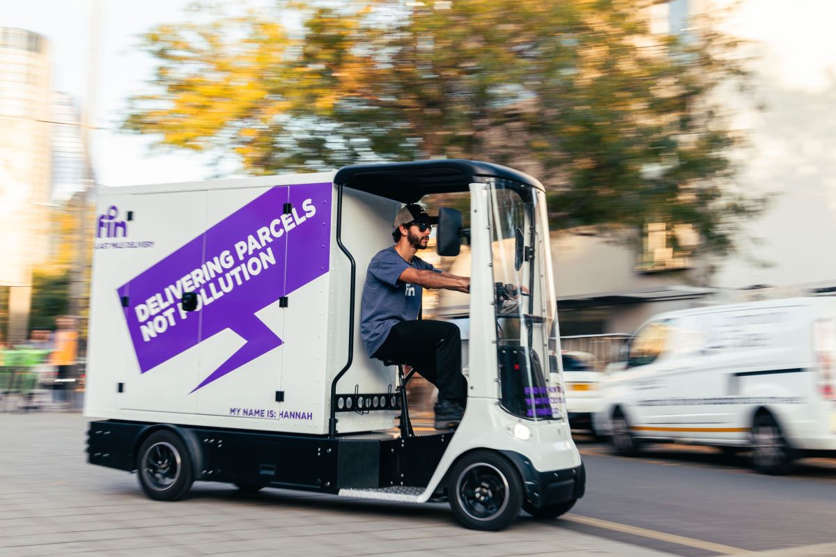 Fin’s e-assisted bikes can carry a cargo of 550lbs, and the external structure protects the rider both from rain and other vehicles. Photo: Fin Sustainable Logistics.