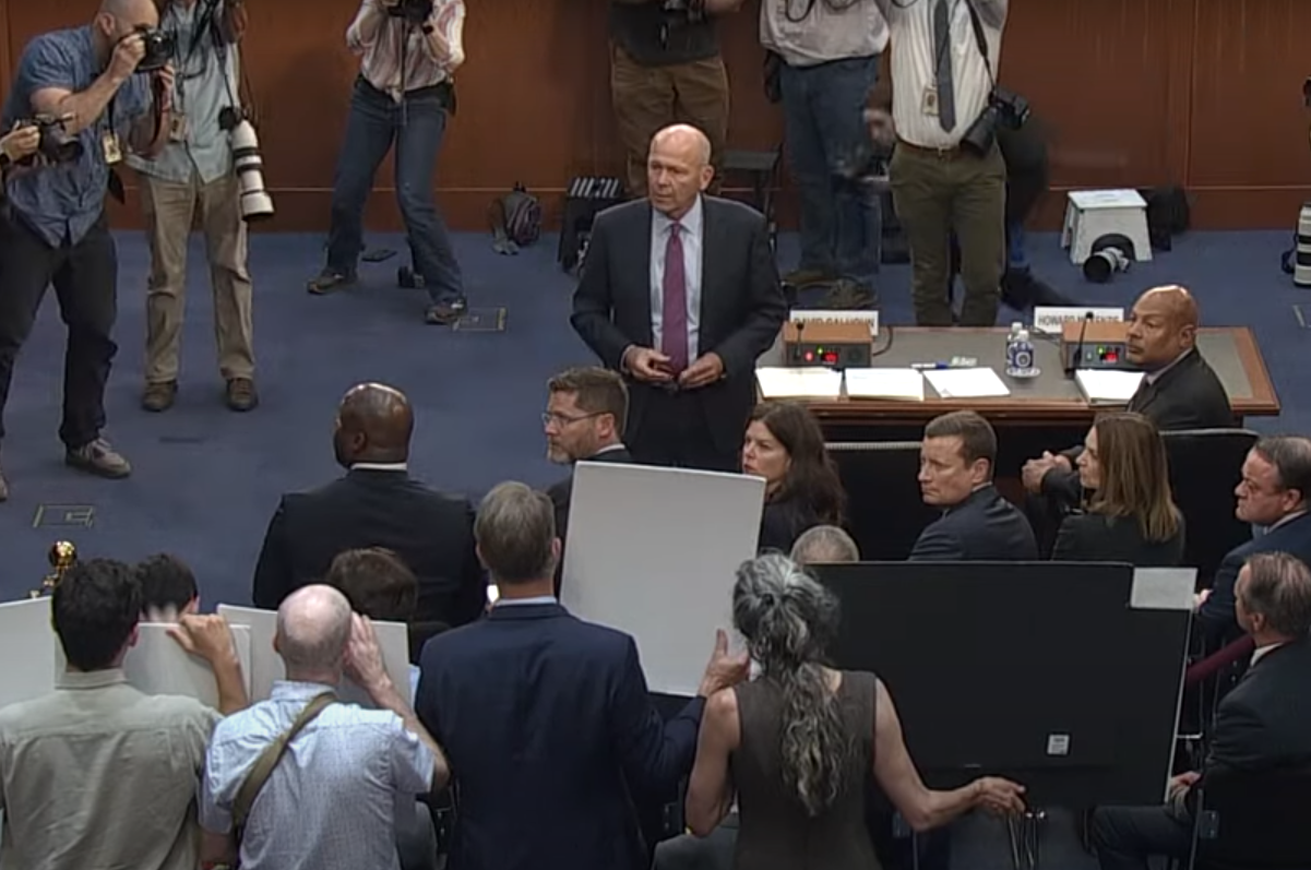 Boeing CEO Dave Calhoun addressing the families of victims in a pair of deadly 737 crashes years ago, prior to testifying in front of a U.S. Senate investigations panel on June 18, 2024. Photo: CSPAN
