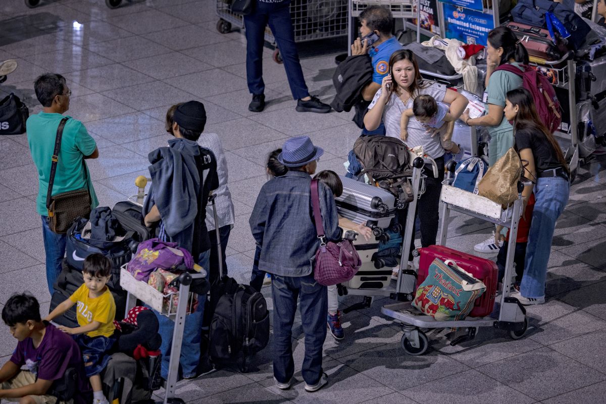 Passengers wait for check-in counters amid a global IT disruption at Ninoy Aquino International Airport on July 19. Photographer: Ezra Acayan/Getty Images