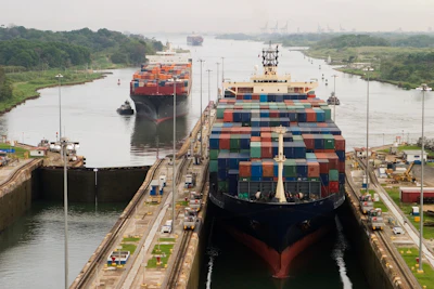 Several freighters, assisted by tugboats, entering the Panama Canal at Gatun Locks on the Atlantic side. Photo: iStock / searagen