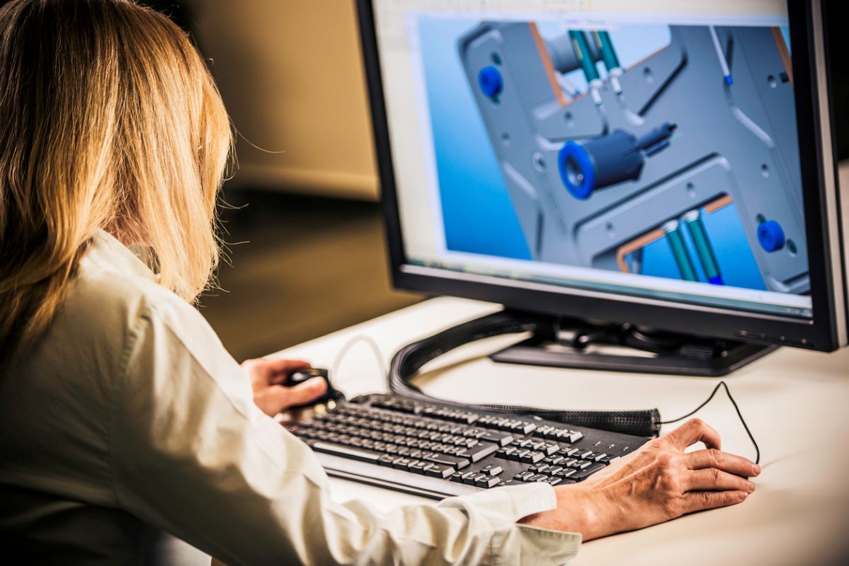 Designers and supply chain managers need to communicate. Photo: iStock/vm