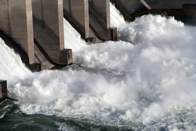 A hydropower dam on the Columbia River in Washington state. Photo: iStock / nkurtzman