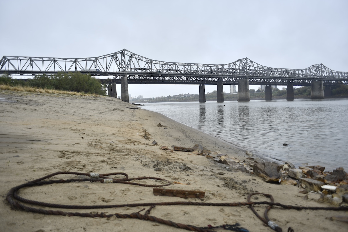 Low water levels on the Mississippi River in Memphis, Tennessee. Photo: Houston Cofield/Bloomberg