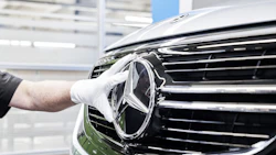 An employee fits a Mercedes-Benz AG star badge in Bremen, Germany. Photo: Bloomberg