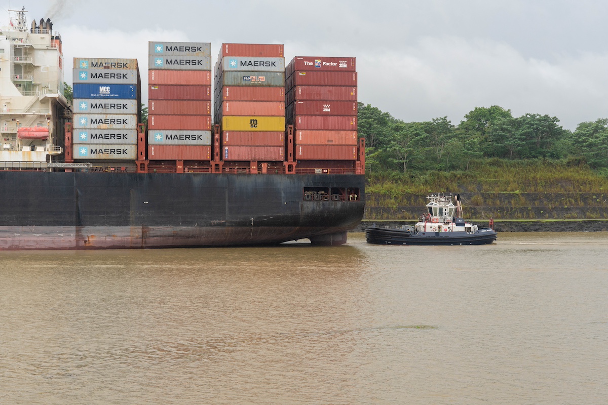 A tugboat navigates a container ship into the Culebra Cut from the Chagres River near Gamboa, Panama. Photo: Walter Hurtado/Bloomberg