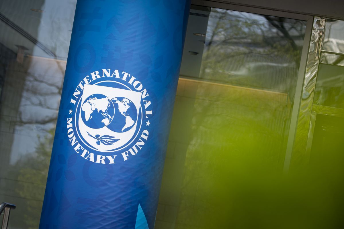 Outside the International Monetary Fund headquarters in Washington, DC. Photographer: Al Drago/Bloomberg