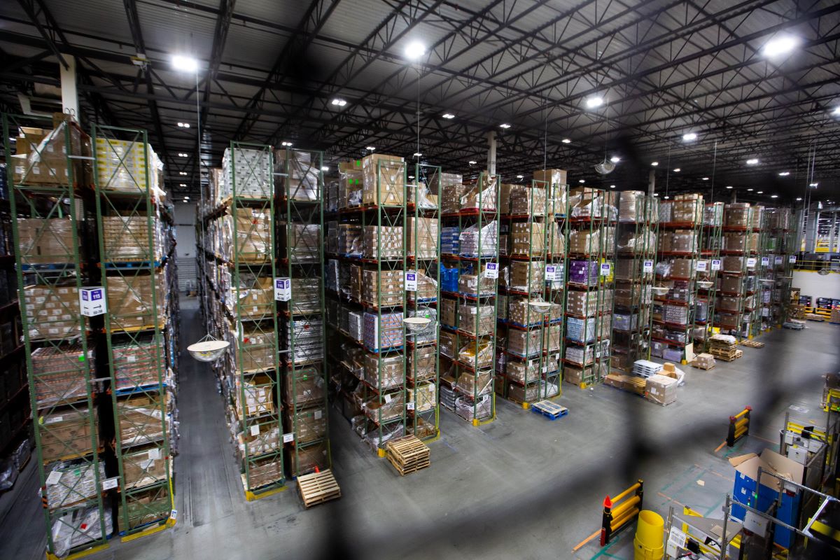 An Amazon fulfillment center in NJ. Amazon has begun canceling orders from China and other parts of Asia. Photographer: Michael Nagle/Bloomberg