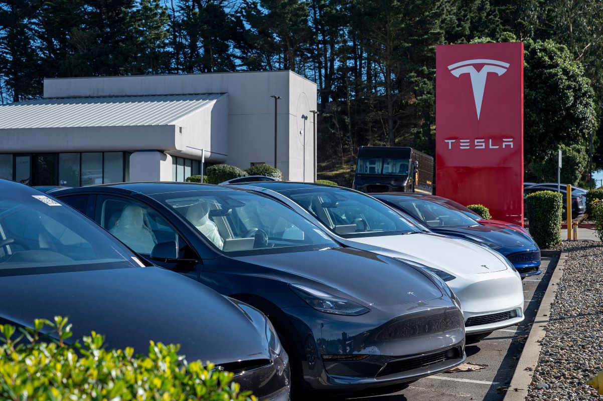 A Tesla store in Colma, California. Photographer: David Paul Morris/Bloomberg