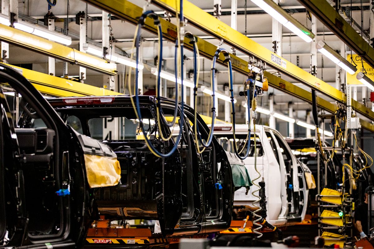 Chevrolet Silverado 1500s and GMC Sierra 1500s on the assembly line at a General Motors assembly plant in Fort Wayne, Indiana. Photographer: Emily Elconin/Bloomberg
