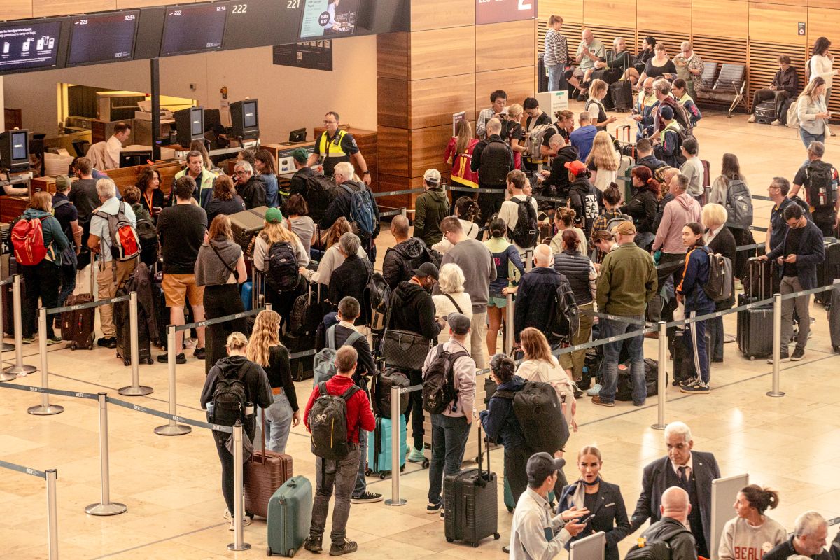 Passengers at check-in desks, after a cyberattack caused an outage to key airline check-in systems, at Berlin Brandenburg Airport, on Sept. 22. Photographer: Yen Duong/Bloomberg