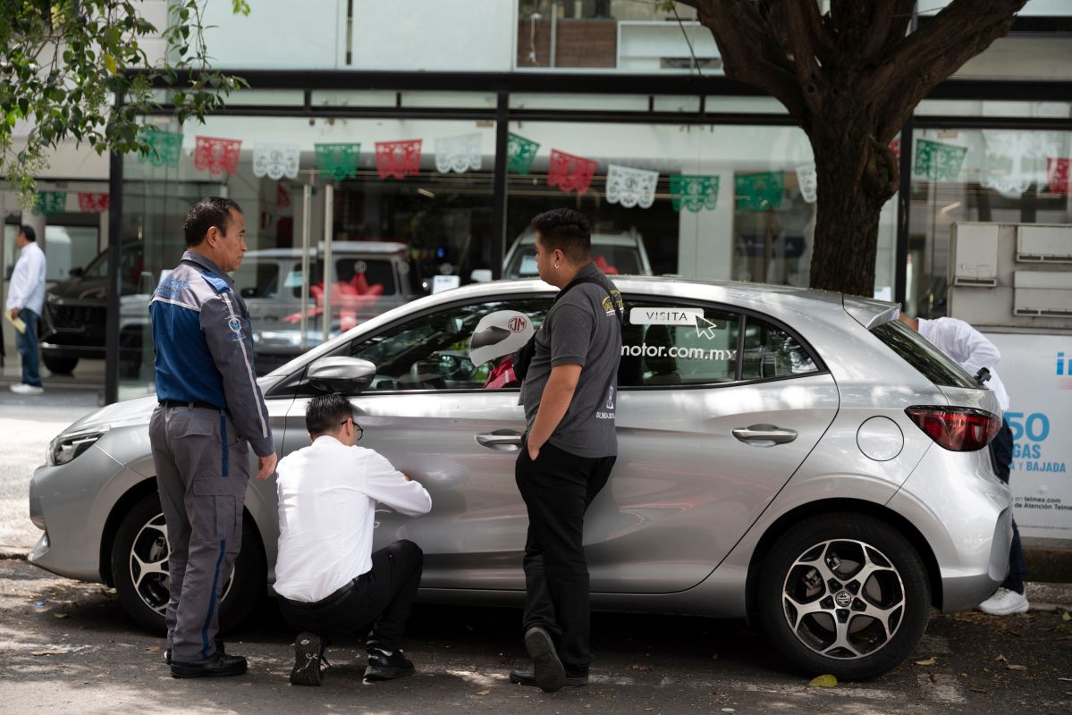 Workers prepare an MG Motor Co. MG 3 hatchback at a dealership in Mexico City, Mexico, on Wednesday, Sept. 10, 2025. Photographer: Stephania Corpi/Bloomberg