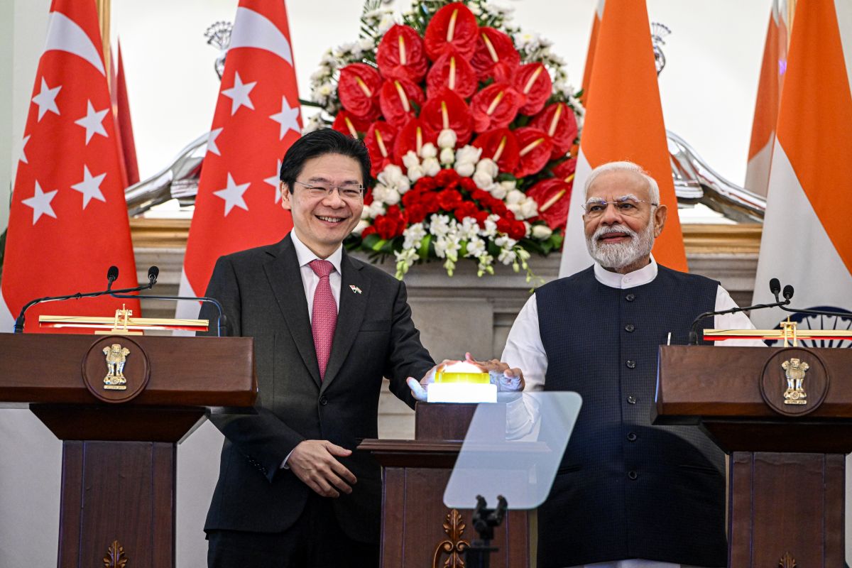 Narendra Modi, India's prime minister, right, and Lawrence Wong, Singapore's prime minister, during a joint press statement at Hyderabad House in New Delhi, India, on Thursday, Sep. 4, 2025. Photographer: Prakash Singh/Bloomberg