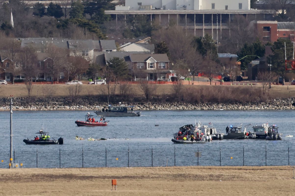 Emergency crews respond after a passenger jet collided with a helicopter while landing at Ronald Reagan Washington National Airport along the Potomac River in Arlington, Virginia on Jan. 30. Photographer: Tierney L. Cross/Bloomberg