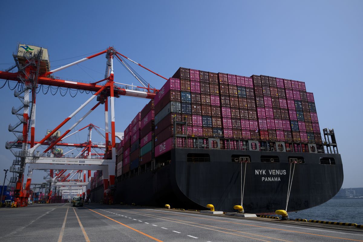 A container ship at the Oi Container Terminal in Tokyo. Photographer: Akio Kon/Bloomberg