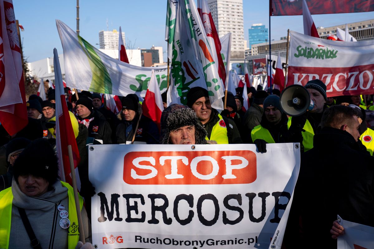 Farmers during a demonstration against the EU-Mercosur trade pact in Warsaw, on Jan. 9. Photographer: Damian Lemanski/Bloomberg