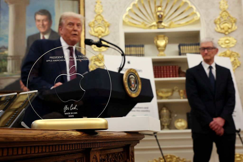 Cook and Trump in the Oval Office. Photo: Bloomberg
