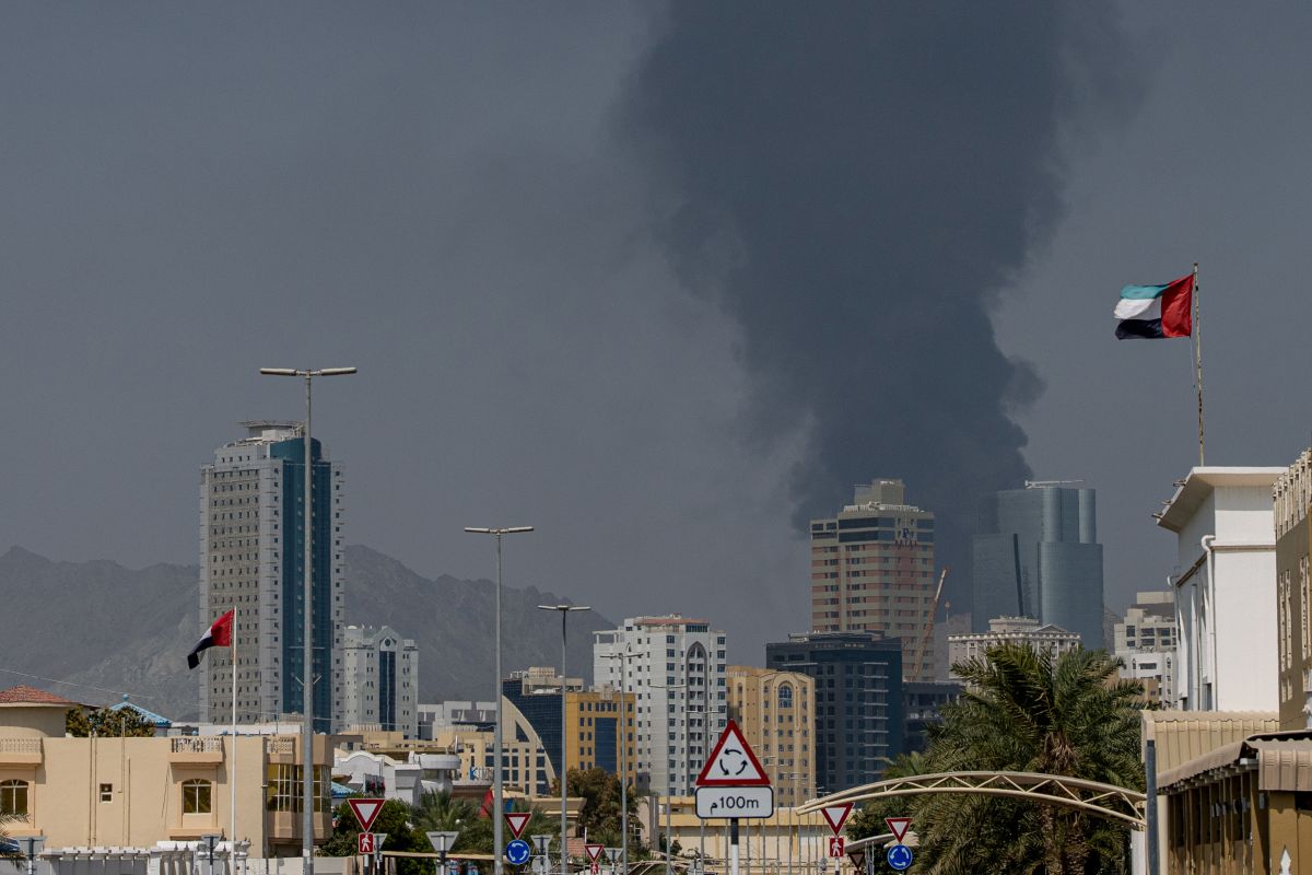 Smoke rises after an explosion in the industrial zone in Fujairah, United Arab Emirates, on Tuesday, March 3, 2026. Oil surged for a second day as the U.S. and Israel stepped up their war against Iran, with a fire at a key storage hub in the United Arab Emirates underscoring the risk to energy supplies. Source: Bloomberg