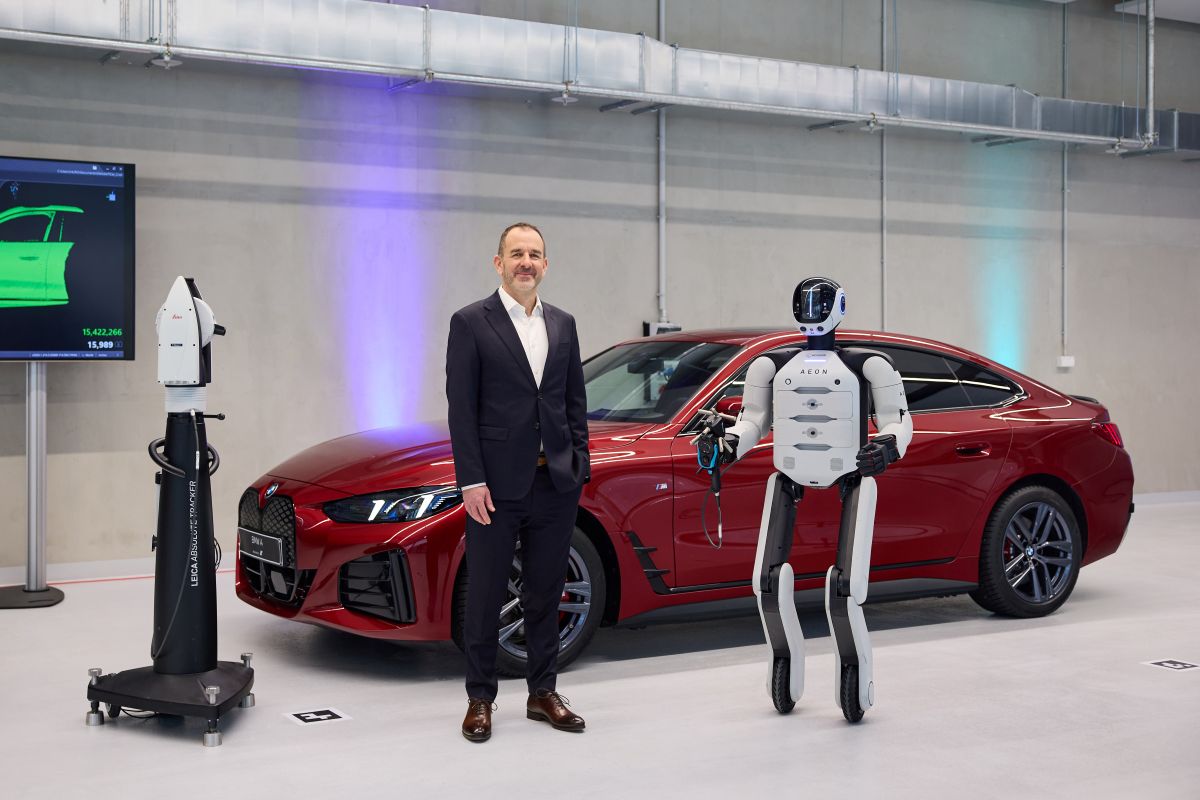 Michael Nikolaides, Head of the BMW Group Production Network and Logistics, with the humanoid robot AEON. Photo: BMW Group