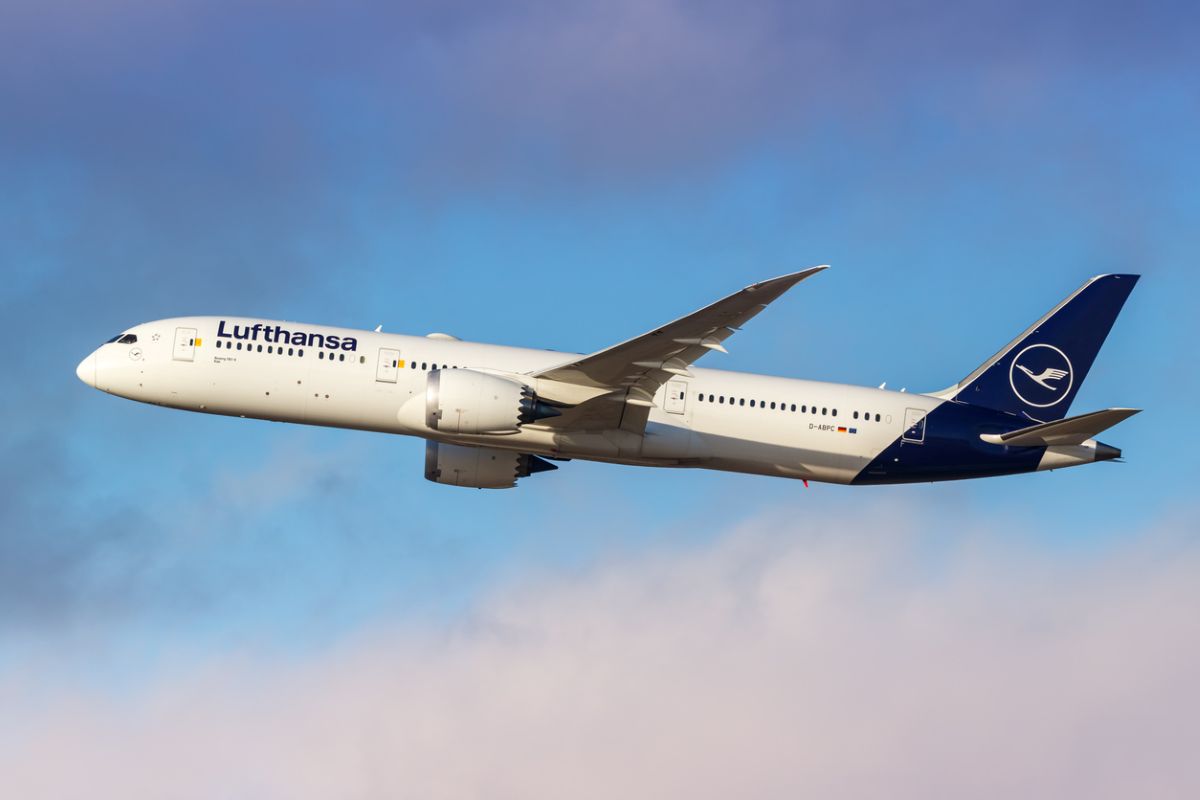 A Lufthansa Boeing 787-9 Dreamliner airplane at Munich Airport in Germany. Photo: iStock/Boarding1Now