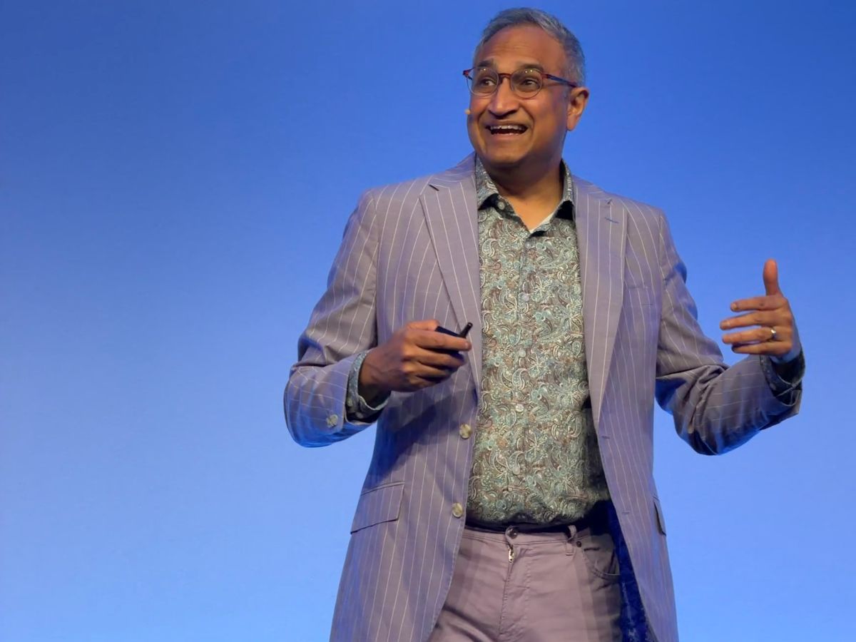 Atul Dighe, VP Analyst at Gartner, urging CSCOs to become 'chief future officers' at Gartner's Supply Chain Symposium/XPO. Photo: Justin Lavelle, Gartner