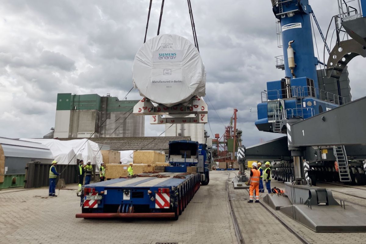 A Siemens Energy gas turbine being loaded onto a truck in Hamburg for further delivery. Photographer: Marilen Martin/Bloomberg