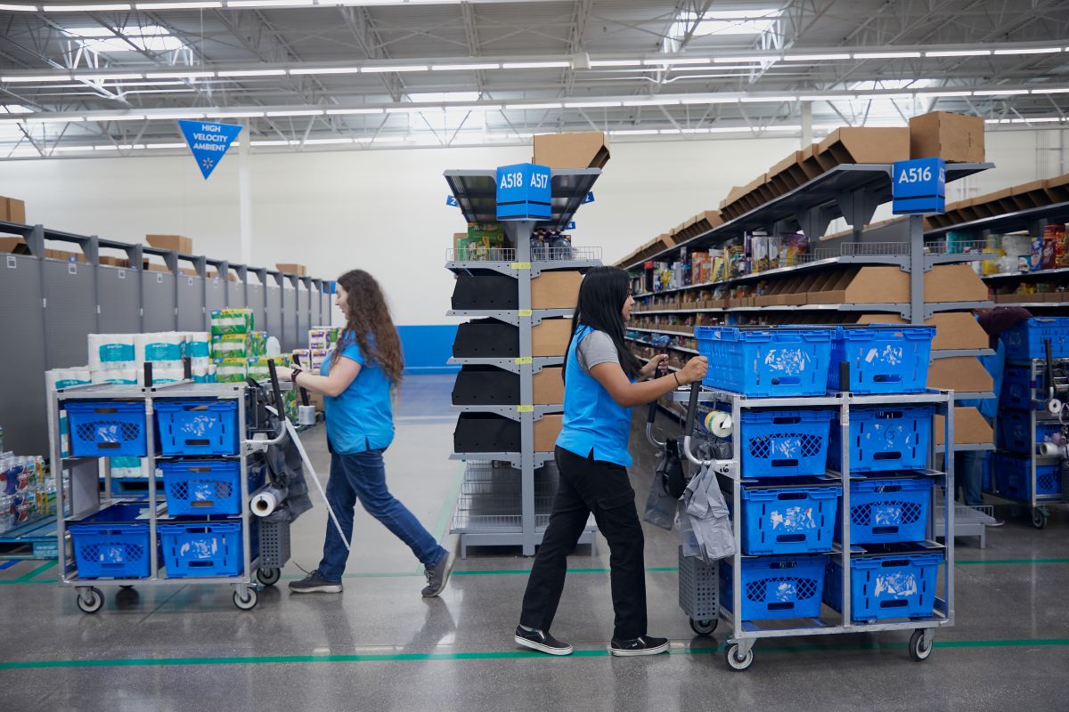 Employees gather online orders at a Walmart market fulfillment center in Grapevine, Texas. Photographer: Dylan Hollingsworth/Bloomberg
