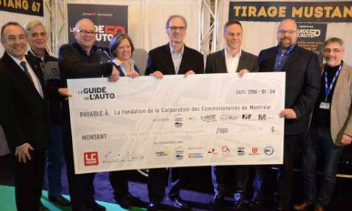 The donation. From left: Serge Gauthier, Luc Langlois, Roger Goudreau, Rachel Leduc, Luc Champagne, Jean Lemieux, Denis Dessureault and Alain Morin. Photo by Guy O&rsquo;Bomsawin.