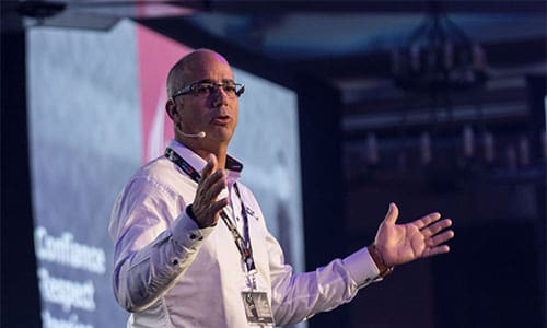 Sylvain Dufault, General Manager, Carrossier ProColor, presenting the industry market overview