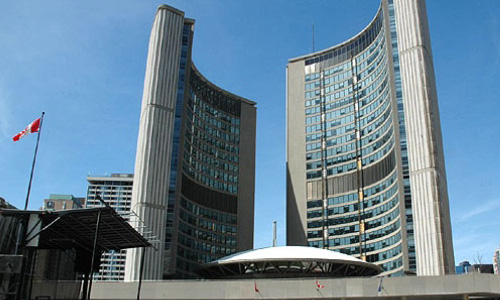 City staff recommend a fixed towing rate of $250, with a possible addition of $100 dollars, in cases where the vehicle needs to be winched into position before towing. The towing itself will be free, unless a vehicle is towed outside city limits, in which case operators can start charging per kilometer.