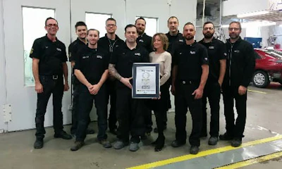 The team at Carrossier ProColor Saint-Hyacinthe receives their I-Car Gold Class certification.