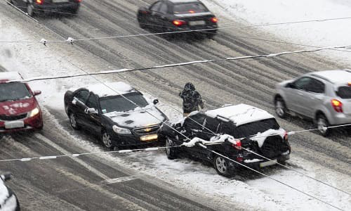 images_snow-clearance-car-accident-18073