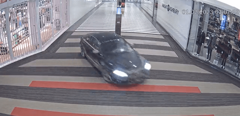 vaughan-mills-car-into-store-theft-break-in
