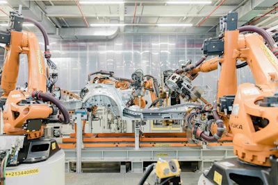 During resistance spot welding (WPS) in production at the Neckarsulm site, Audi uses artificial intelligence to analyze around 1.5 million spot welds from 300 vehicles per shift. PHOTO: Audi