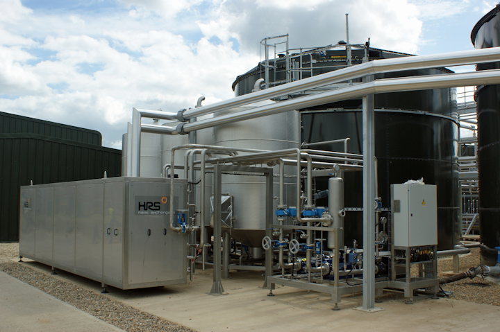 Muntons usa el Sistema de Pasteurizado de Lodos de Lotes de 3 Tanques con Recuperación de Energía de HRS Heat Exchangers para convertir 88,000 toneladas de desperdicios de malta líquida al año en un biofertilizante para sus cultivadores de cebada. Foto cortesía de HRS Heat Exchangers.