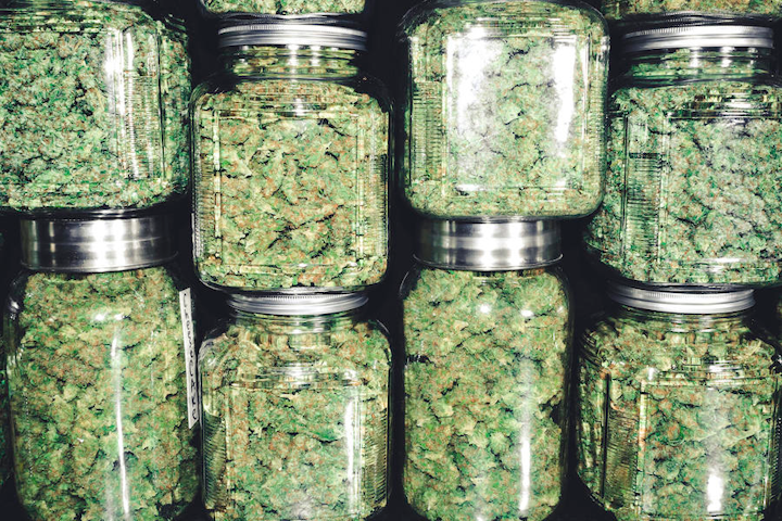 A medida que más estados de los Estados Unidos legalizan la marihuana medicinal, dice un nuevo informe, la industria del cannabis en todo el mundo ha crecido más de 310% en los últimos cuatro años.
