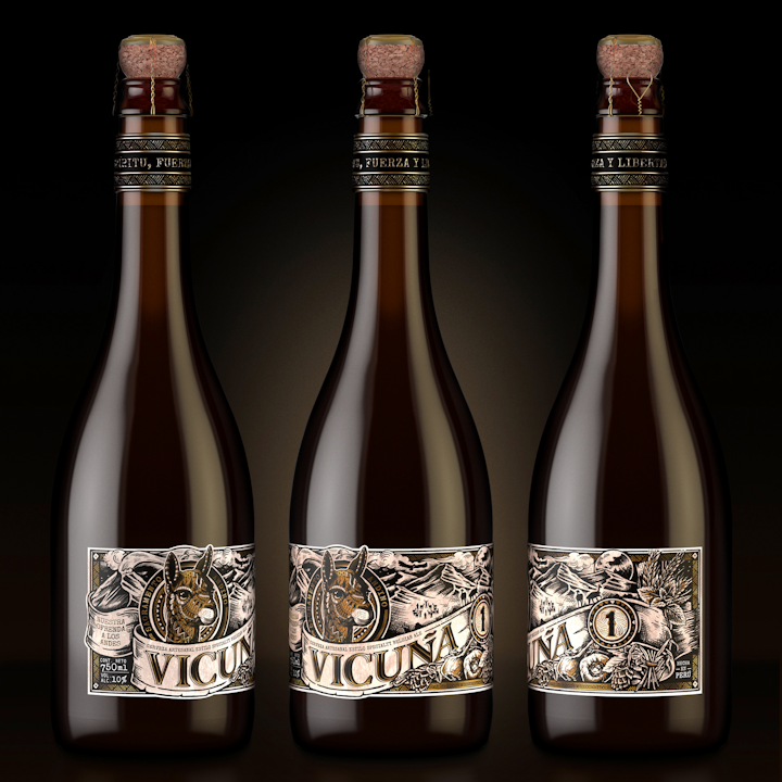 El concepto ganador para la cerveza artesanal Vicuña Sacramento Andino comprende una botella de vidrio, etiqueta autoadhesiva y anillo de metal en relieve en el cuello.