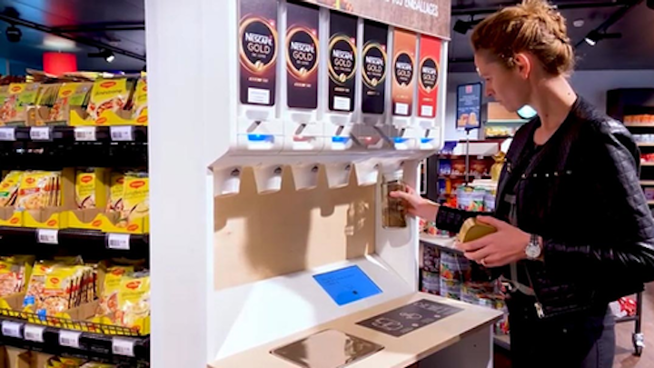 Nestlé está probando dispensadores reutilizables y recargables para alimentos para mascotas y productos de café soluble como parte de sus esfuerzos para reducir los empaques de un solo uso.