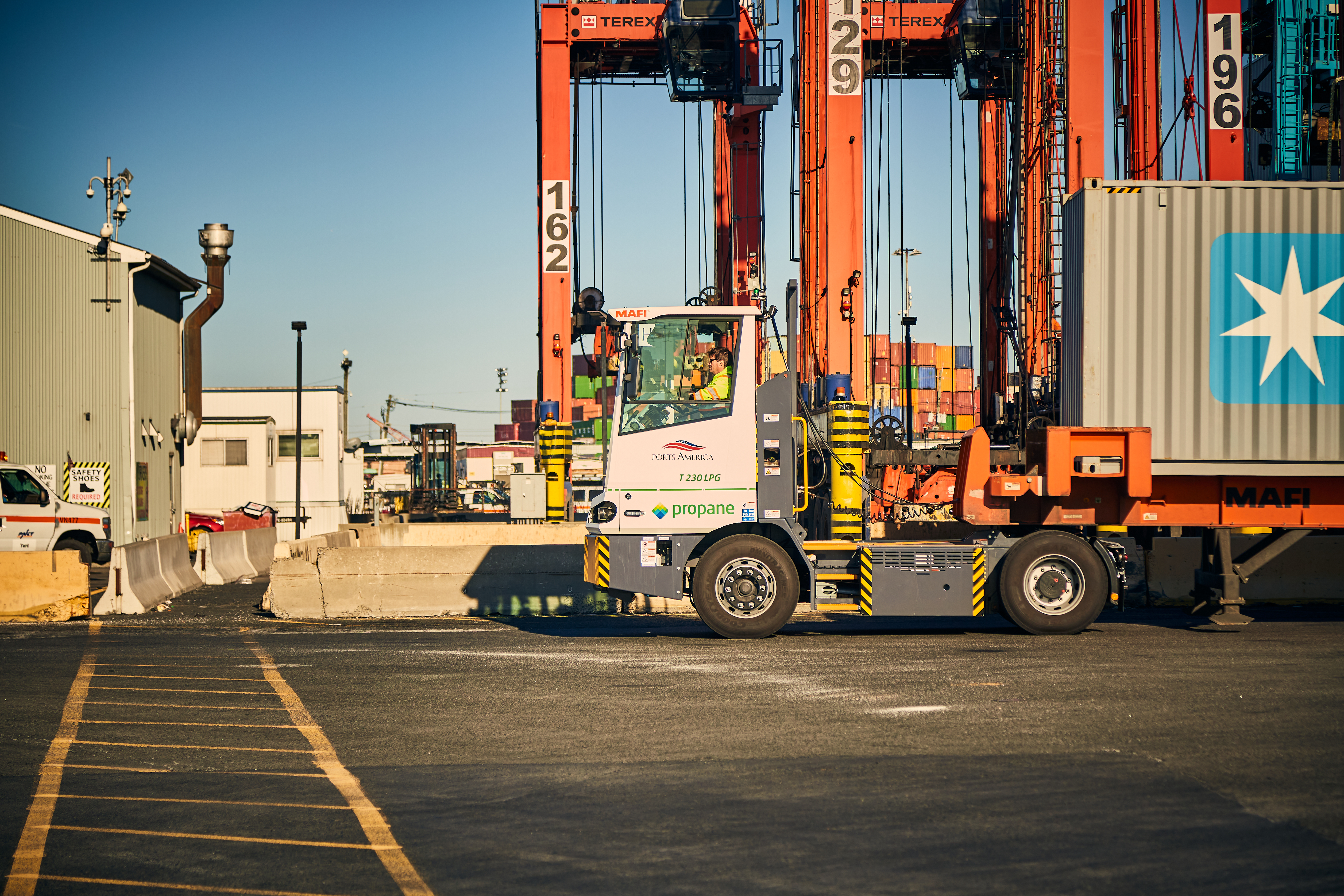 Ele Perc Port Tractor 2022 1 Y3 A2679