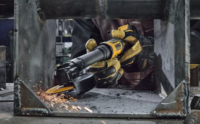 DEWALT ATOMIC 20V MAX* 4 In. Cut-Off Tool