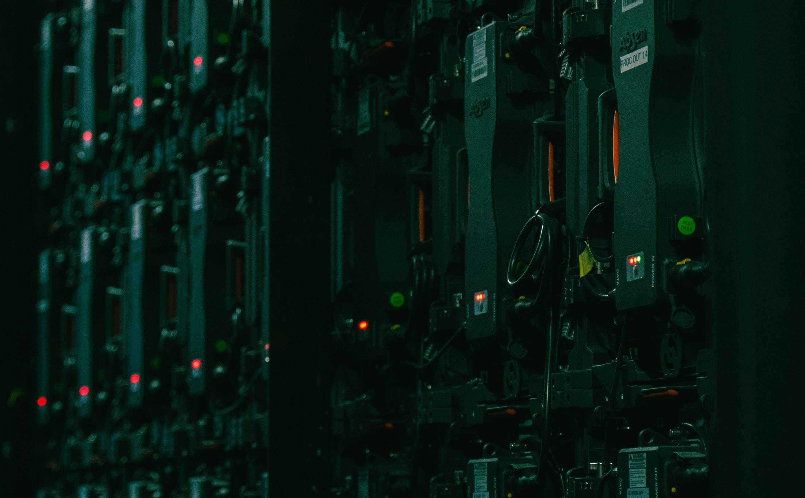 Electronic equipment panel with illuminated red and green indicator lights. | Photo by Matthieu Beaumont