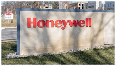 iStock.com/JHVEPhoto