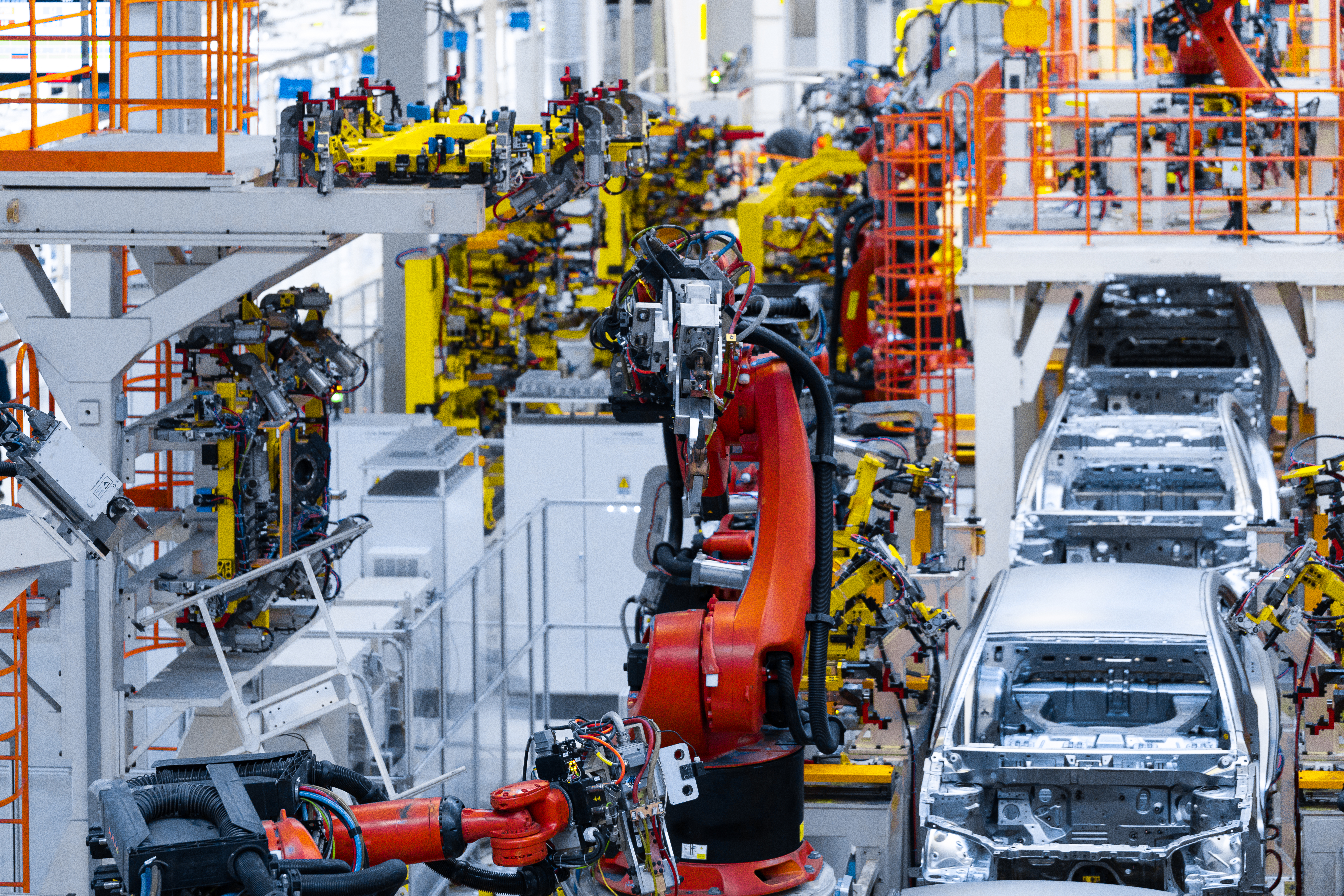 In 2026, evolving standards, OEM mandates, and global trade requirements will significantly raise expectations for labeling and traceability across the automotive supply chain.