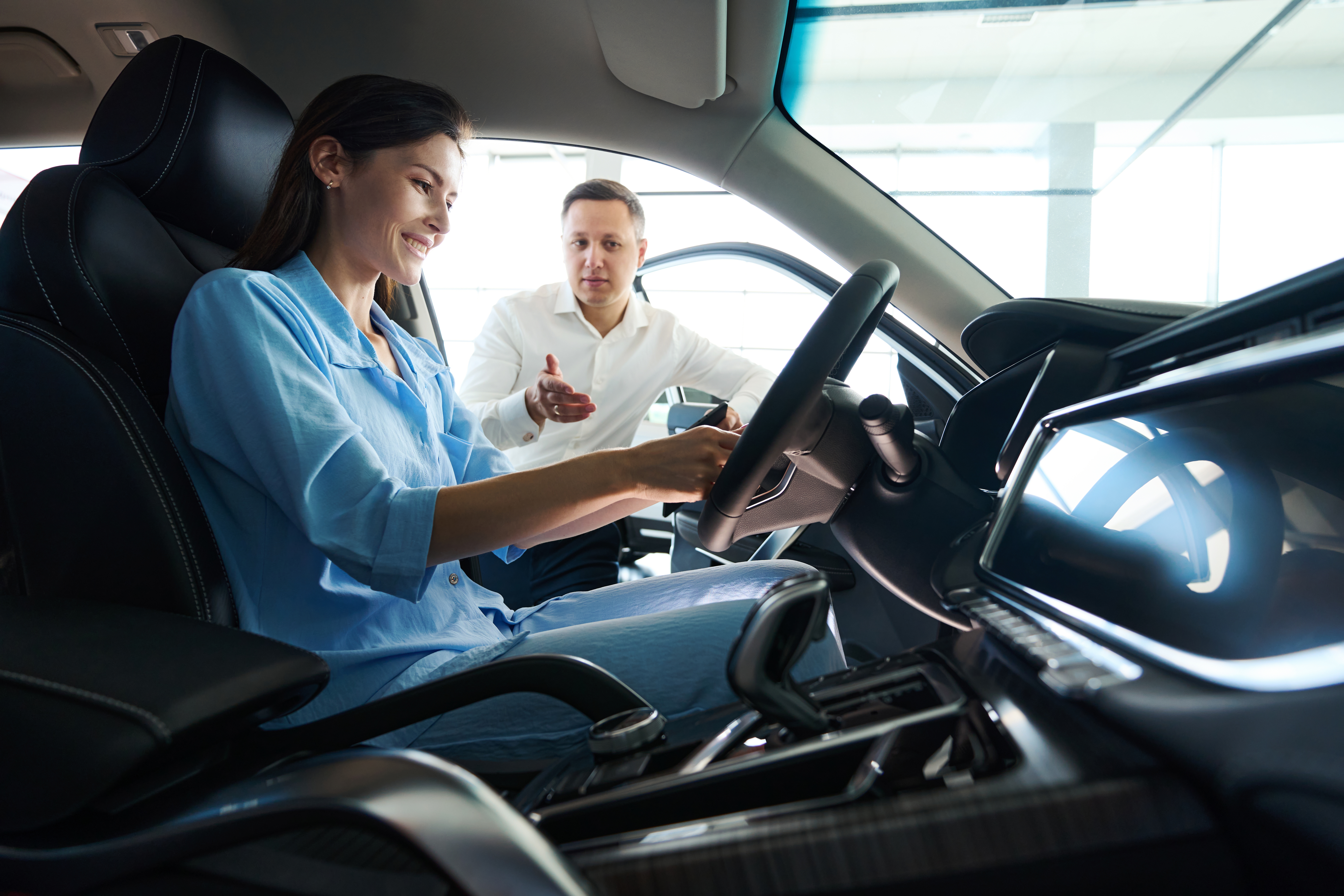 Consultant At A Car Dealership Presents A Car To C 2024 10 18 10 10 22 Utc