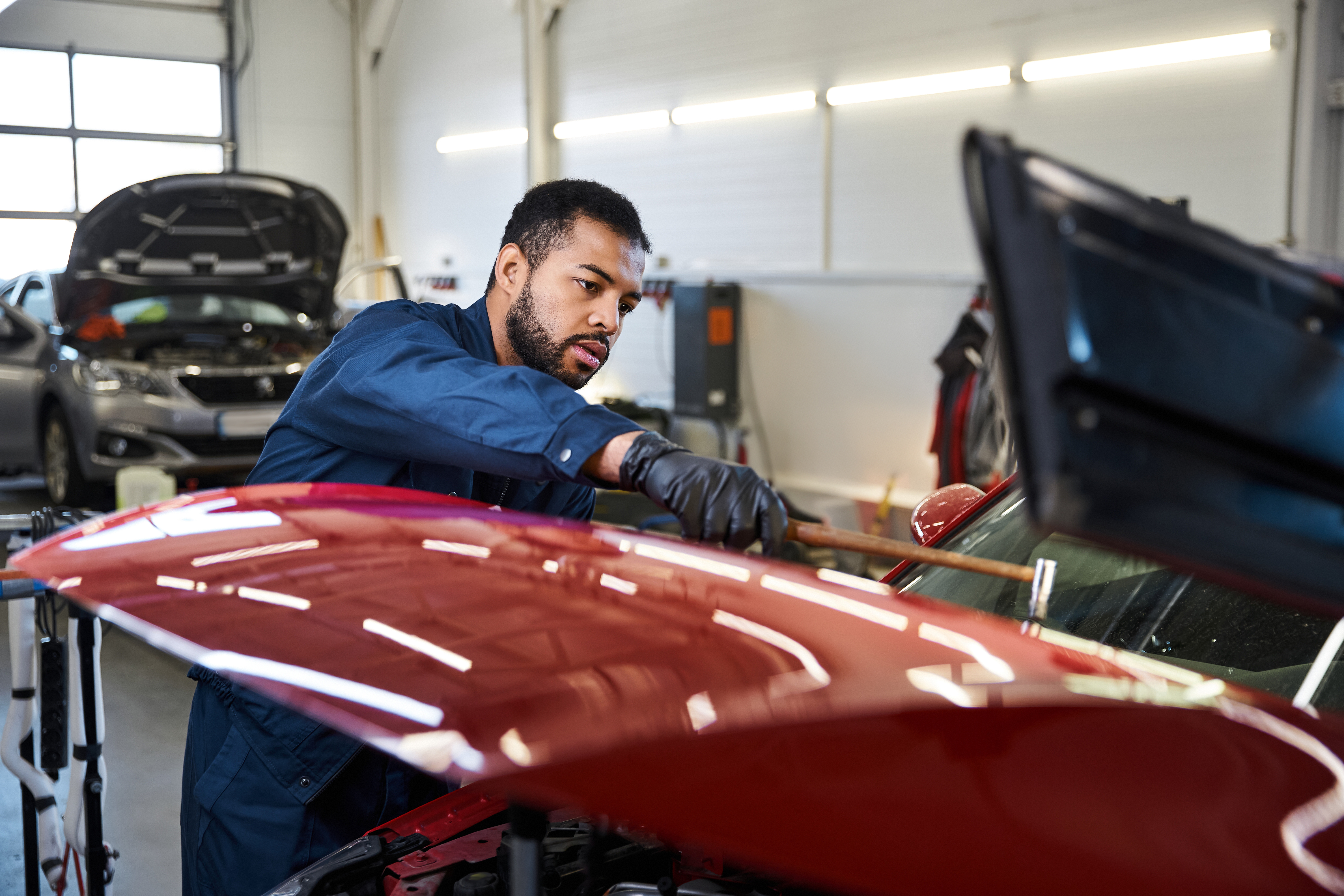 Young Mechanic Skillfully Repairing A Car In A Mod 2025 01 06 19 56 40 Utc