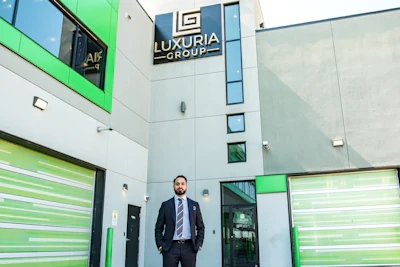 3433555437814858 Luxuria Homes23